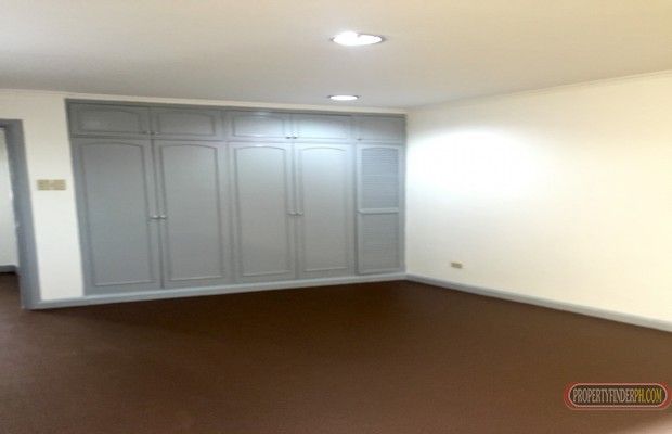 Newly Renovated Town House 5 bedrooms in Quezon City03