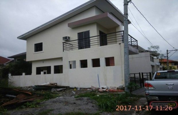 House and Lot at La Residencia Sta Rosa Laguna03