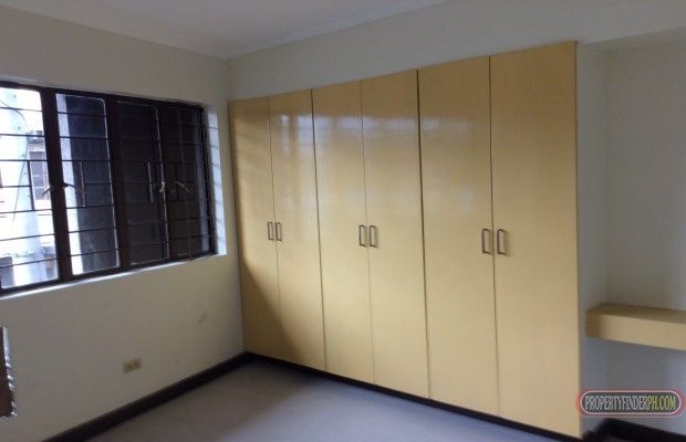 "APARTMENT UNIT FOR LEASE - with 2 Bedrooms, 1 Bathroom, Newly renovate"03