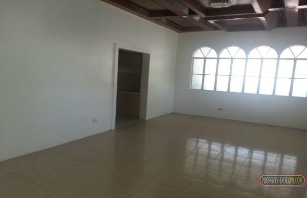 House / Office space for rent. Wiith parking.  Corner Lot.  5 mins wal01