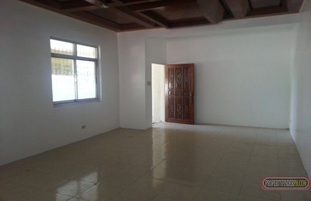 House / Office space for rent. Wiith parking.  Corner Lot.  5 mins wal03