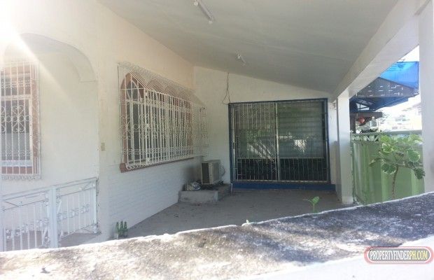House / Office space for rent. Wiith parking.  Corner Lot.  5 mins wal04