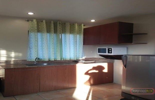 1BR WITH PARKING FURNISHED APARTMENT IN LAHUG04