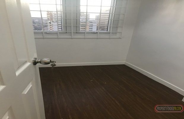 Brand New Fully Furnished Three Bedroom Unit in Victoria de Makati03