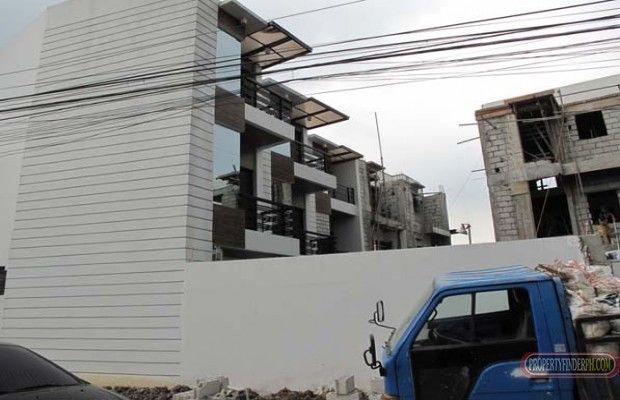 Townhouse in Tandang Sora Quezon City at 5.4M01