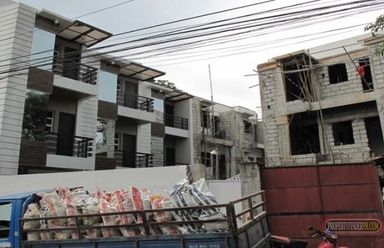 Townhouse in Tandang Sora Quezon City at 5.4M02