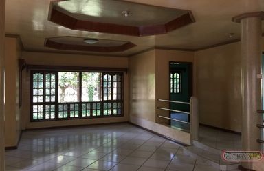 Bungalow house with parking lot and terrace02
