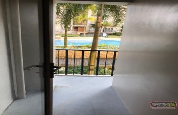 A Cozy 1 bedroom Condominium with balcony in front of pool. 15-20 min03