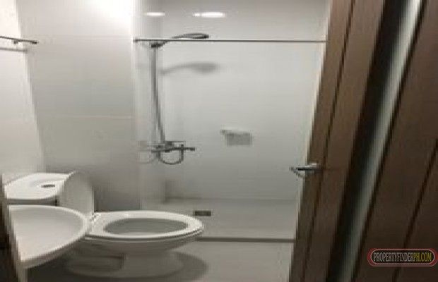 A Cozy 1 bedroom Condominium with balcony in front of pool. 15-20 min04