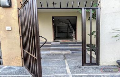 Newly Renovated 3 Bedroom Townhouse Near University of St. La Salle02