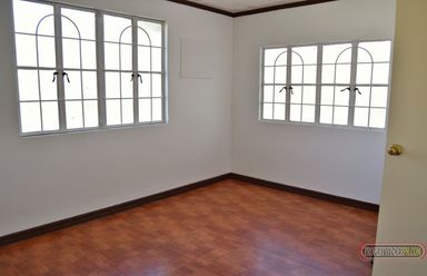 2-Story Boarding House with 3 Bedrooms and 2 Bathrooms02