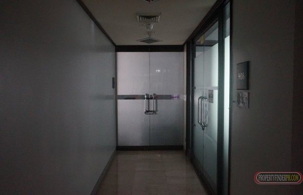 179.9 Square Meter - TaipanFacing the Sun with Parking lot.Ready fo03