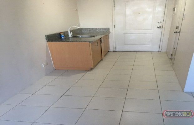 "Studio unit for rent with aircon, near DLSU St Benilde, LRT stations.P"04