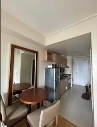 Fully Furnished Studio Unit at The Grove Rockwell Pasig02