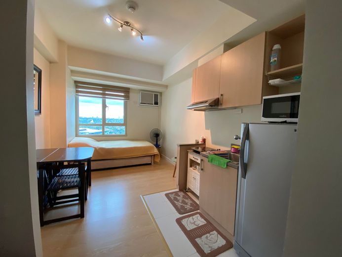 Comfy Furnished Studio at The Grove Rockwell Pasig01