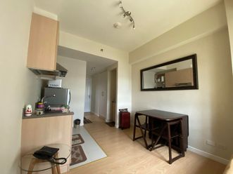 Comfy Furnished Studio at The Grove Rockwell Pasig02
