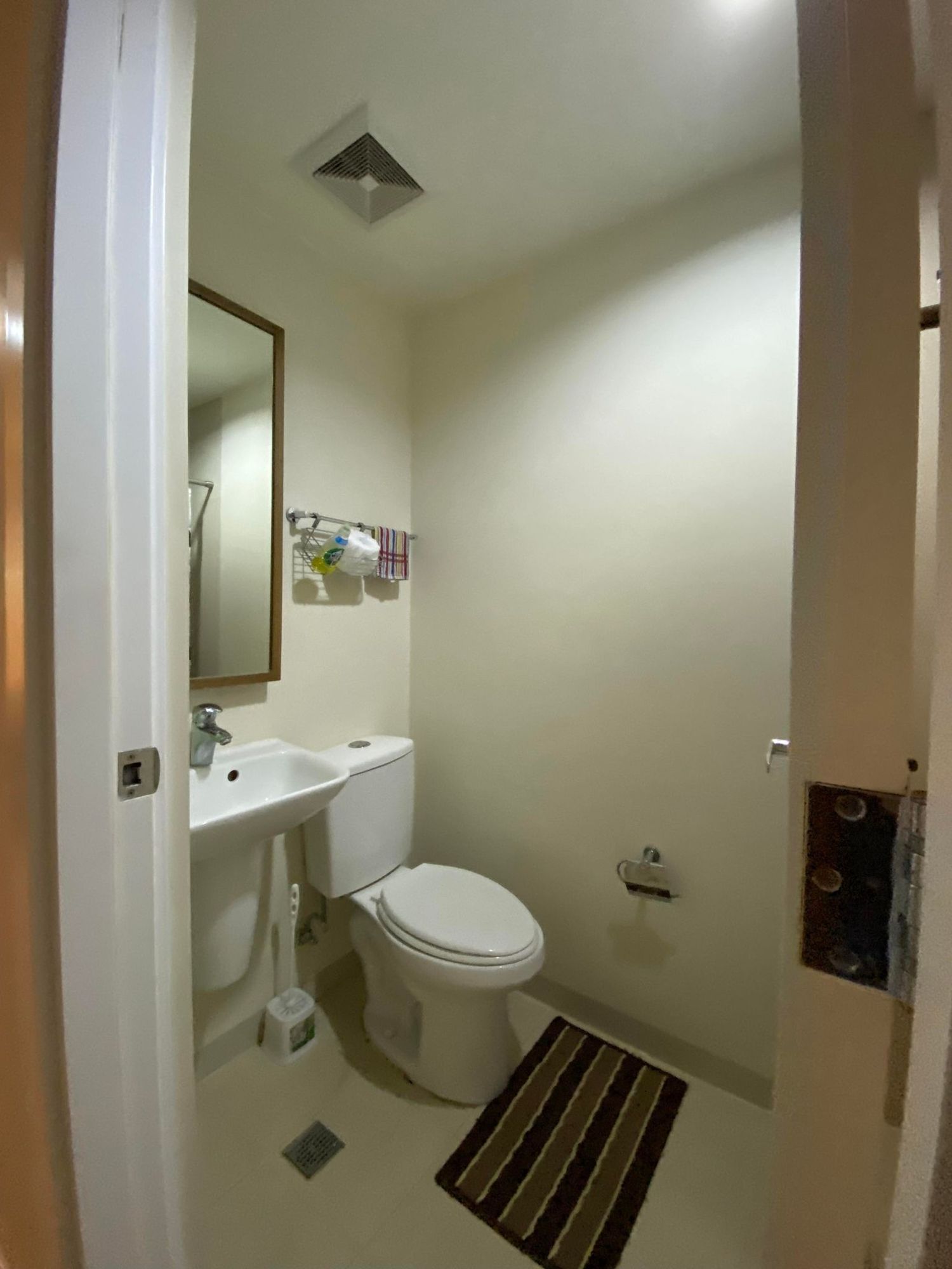 Comfy Furnished Studio at The Grove Rockwell Pasig06