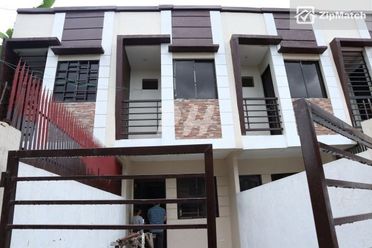2 Bedroom Condominium Unit For Rent in Fraser Place02