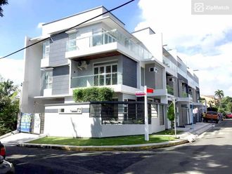 2 Bedroom Condominium Unit For Rent in Greenbelt Radissons02