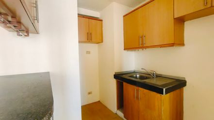 Eastwood City QC Unfurnished Condo Unit for Rent02