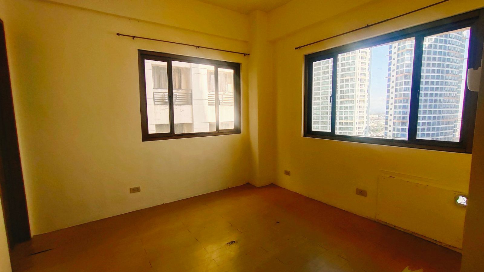 Eastwood City QC Unfurnished Condo Unit for Rent05
