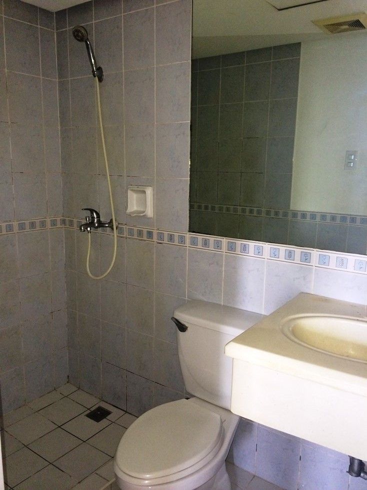 Eastwood City Bare Studio Condo unit for Rent03