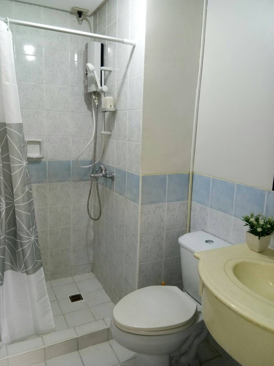 2BR Condo Unit for Rent in Eastwood City08