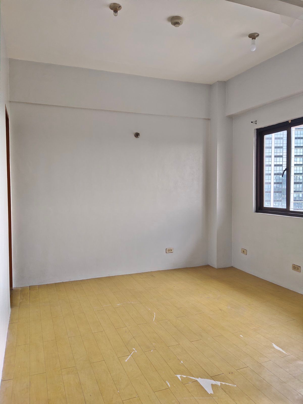 Eastwood City Bare Condo Unit for Rent05