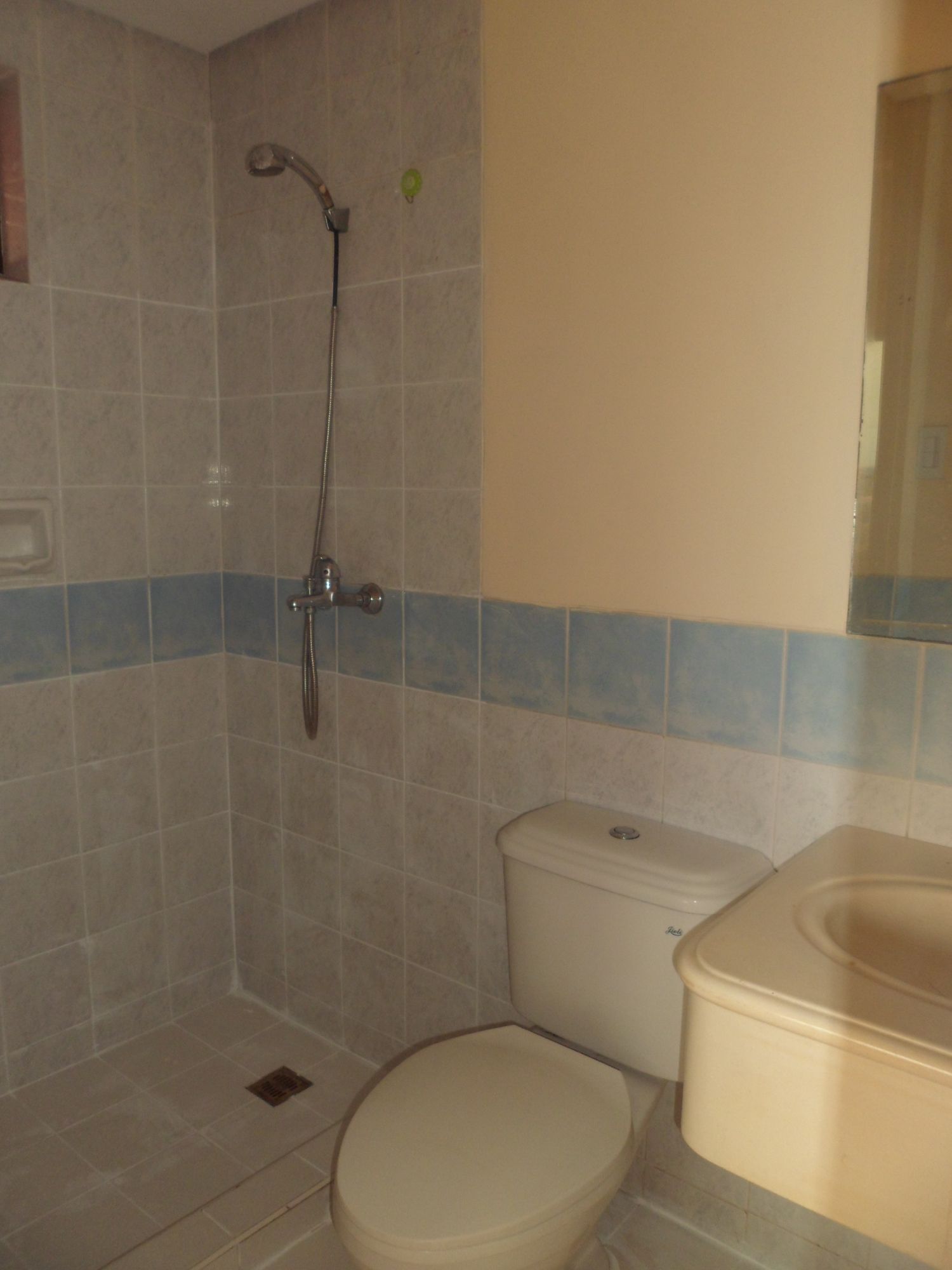 Affordable Unfurnished Condo Unit for Rent in Eastwood City03