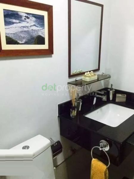 Two Serendra 1-Bedroom Condo for Rent.03