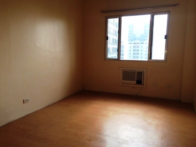Eastwood City 3BR Bare Condo Unit for Rent04