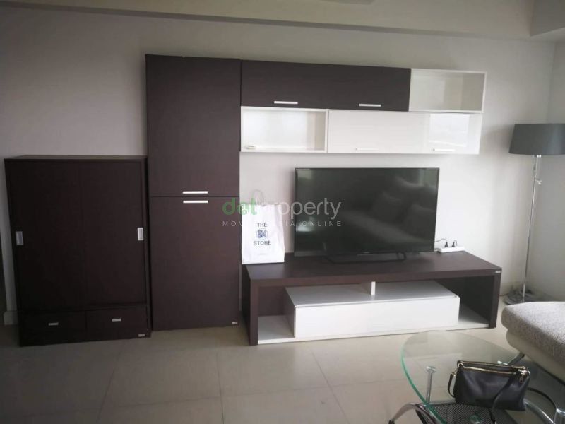 Two Serendra 2-Bedroom Condo for Rent.04
