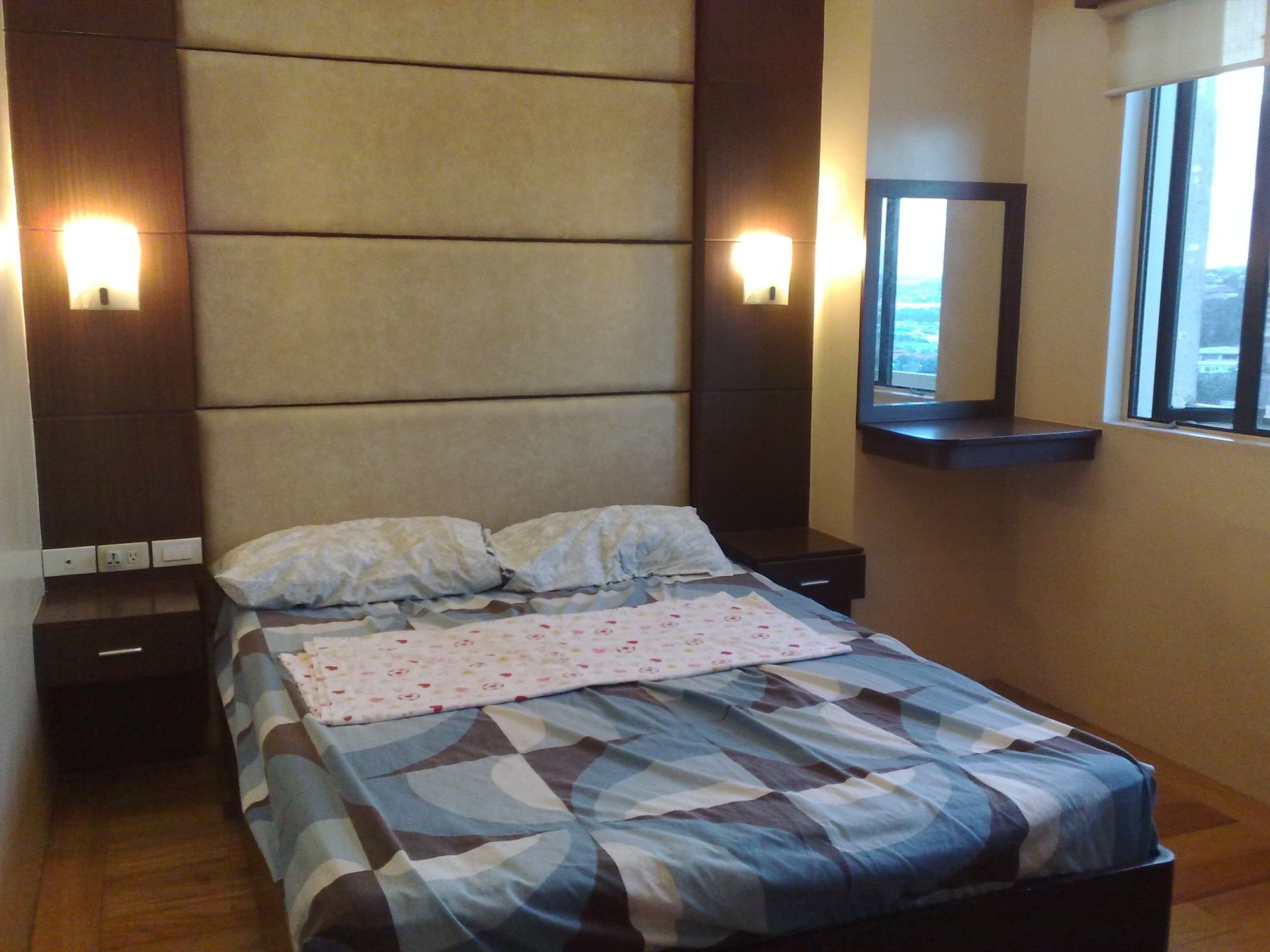 Eastwood City QC Fully Furnished Studio for Rent05