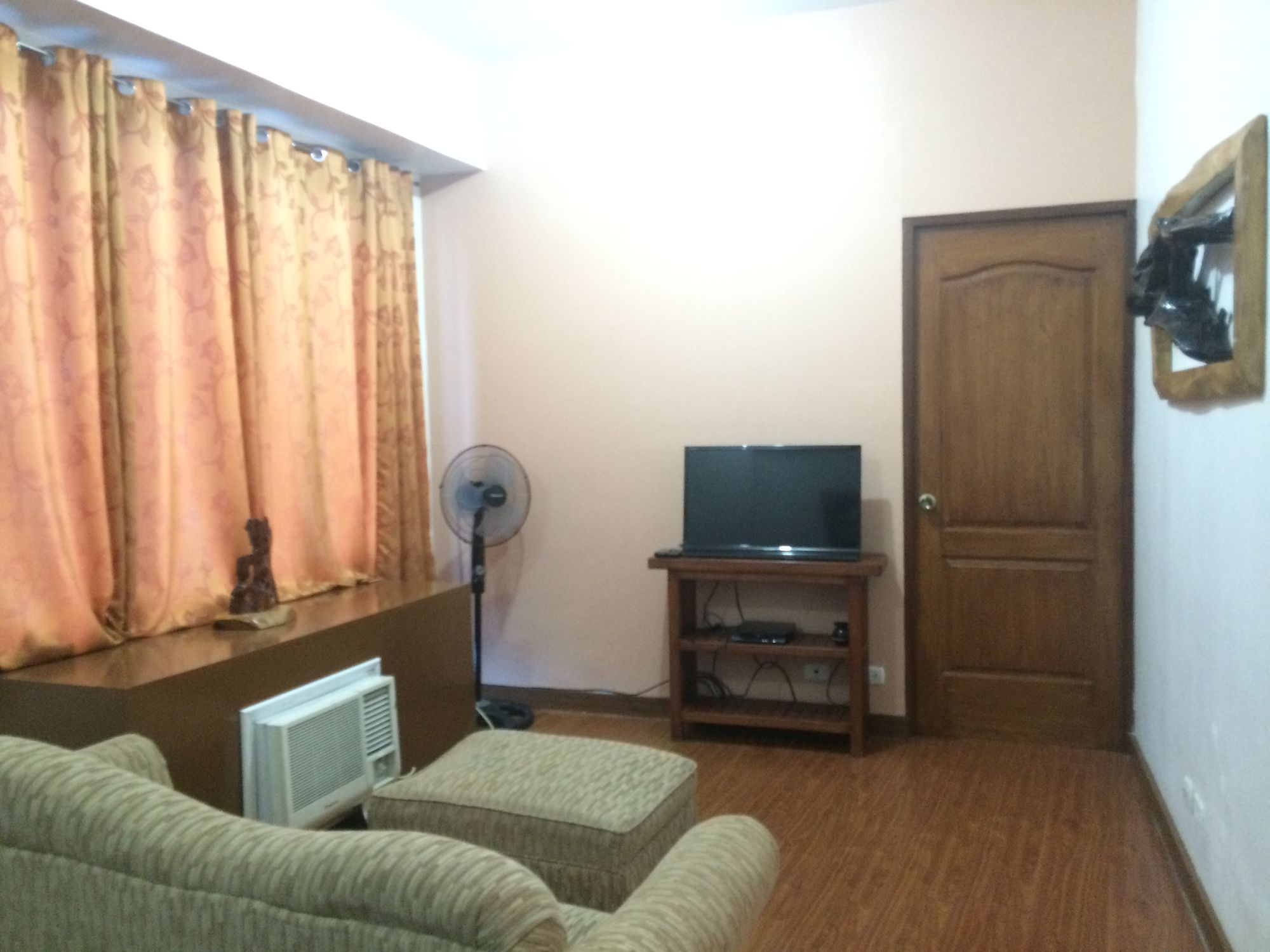 Eastwood City Executive Studio Unit for Rent06