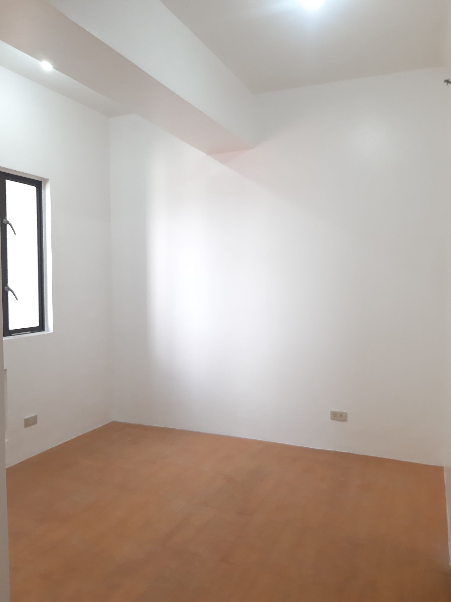 Unfurnished Studio Unit for Rent in Eastwood City QC04