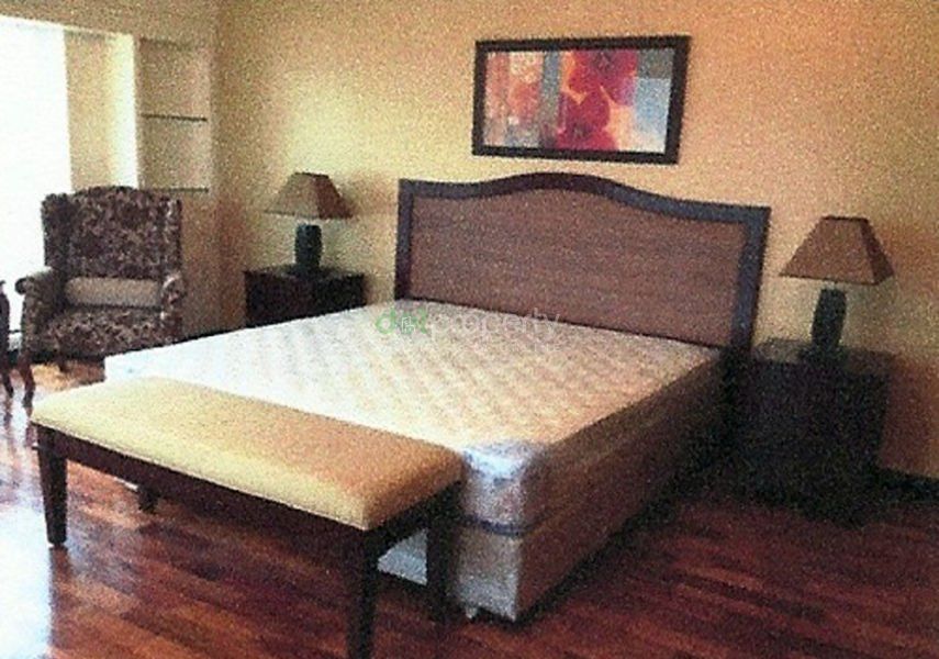One Serendra 3-Bedroom Condo for Rent.04