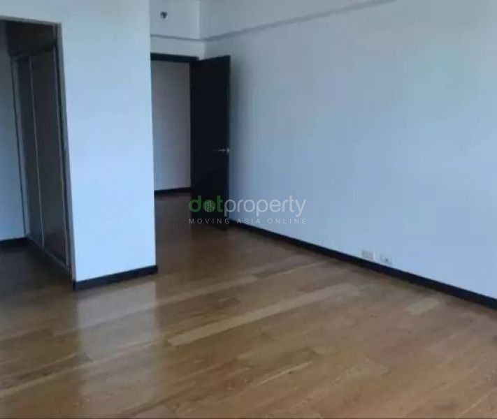 One Serendra 2-Bedroom Condo for Rent.04