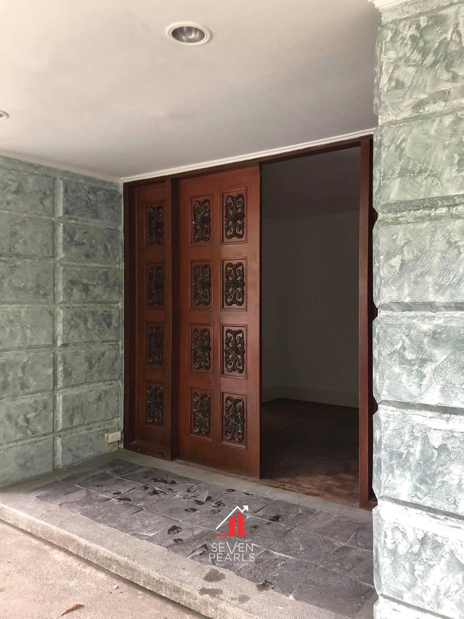 4BR House & Lot Dasmarinas Village I For Lease04