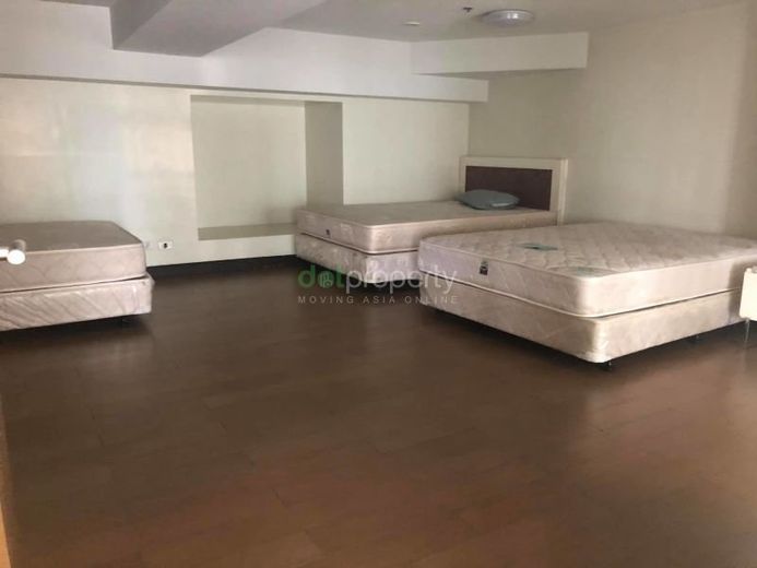 One Central 5-Bedroom Condo for Rent with 1 Parking.01
