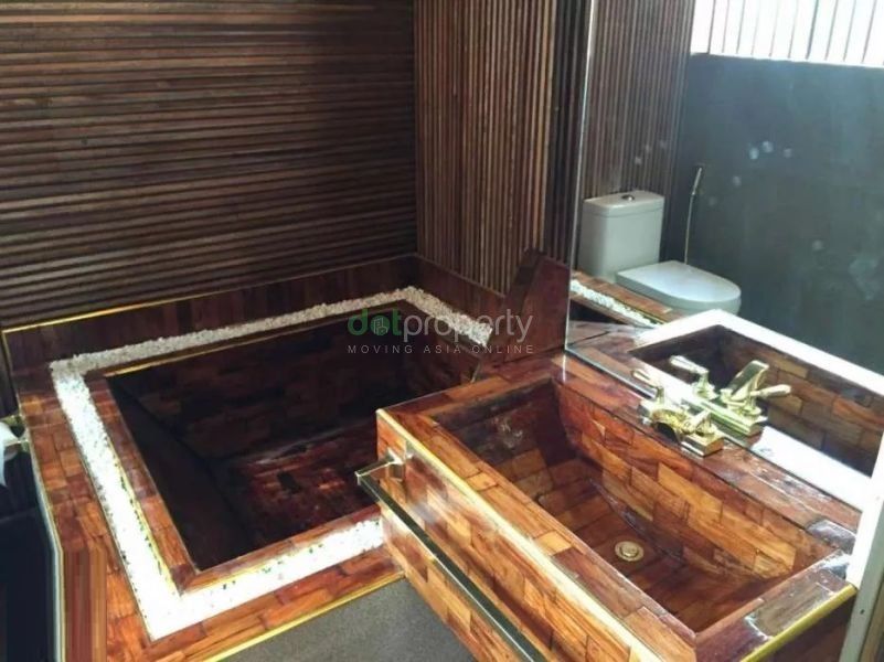 "Condominium For Rent in Makati Palace Hotel, Makati City."04