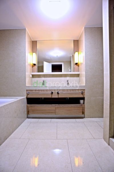 One Shangri-La Place 2-Bedroom Condo for Rent.03