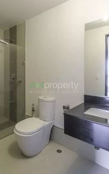 Two Serendra 2-Bedroom Condo for Rent.03