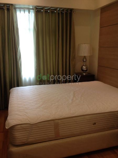 Two Serendra 1-Bedroom Condo for Rent.04
