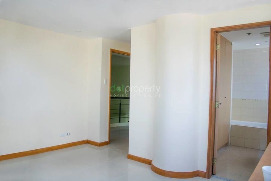 Swire Elan Suites (Penthouse) 3-Bedroom with Parking Condo for Rent.03