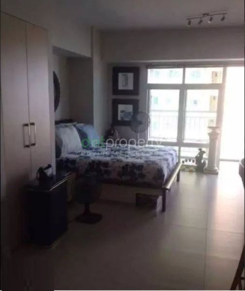 Two Serendra Studio Condo for Rent.04