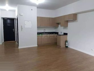 One Maridien Studio Condo for Rent.02