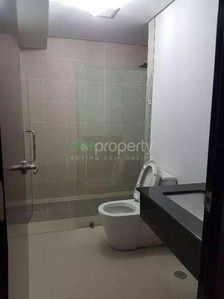 One Maridien Studio Condo for Rent.03