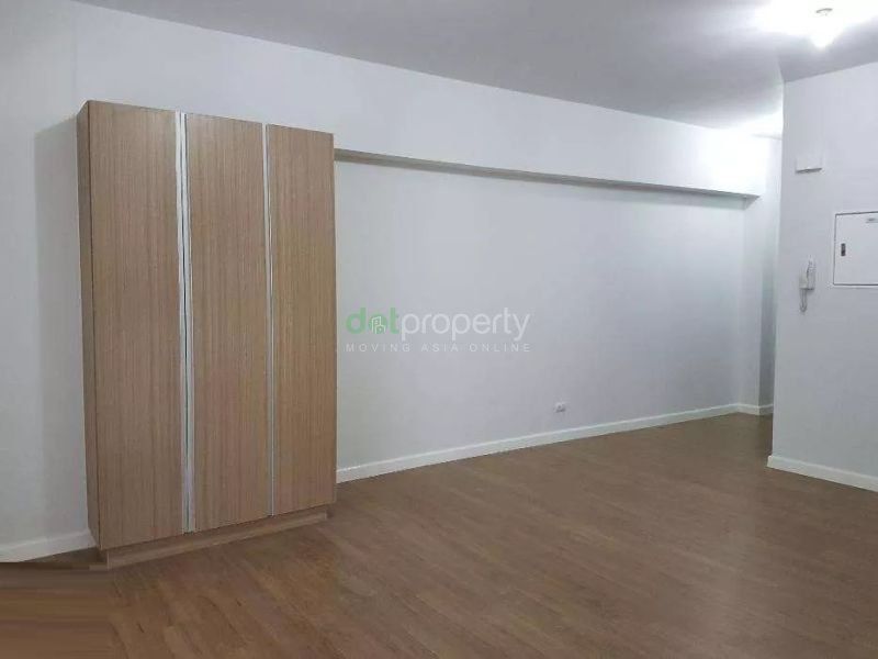 One Maridien Studio Condo for Rent.04