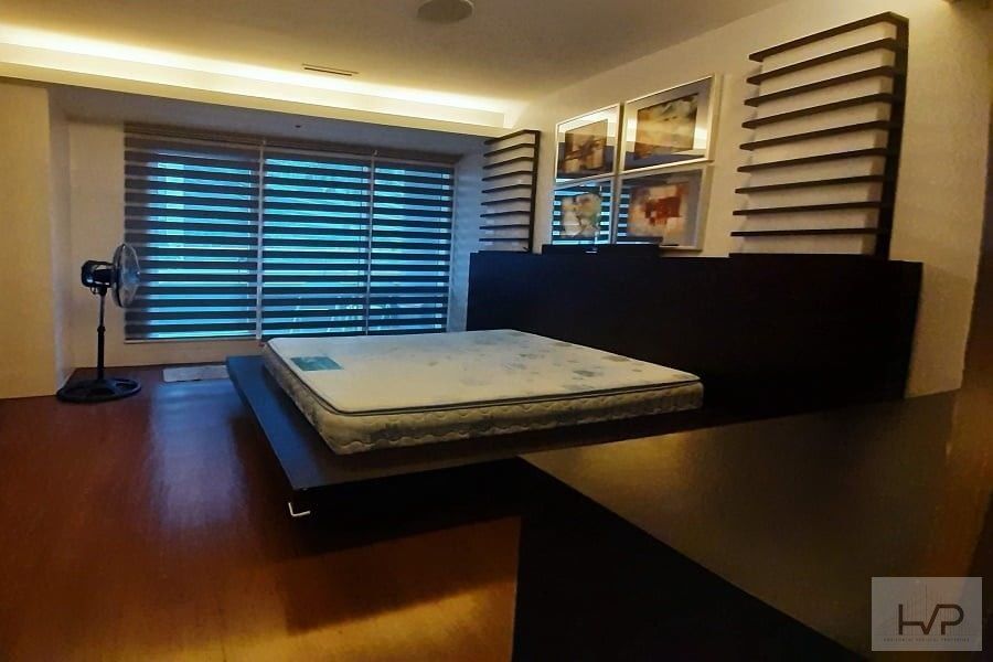 "For Rent: One Mckinley Place - 1 bedroom, fully furnished with 1 parki"04