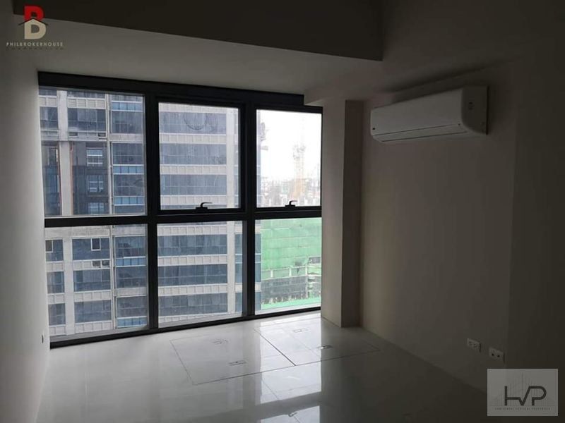 "For Rent: Uptown Ritz - 2 bedroom, semi-furnished with parking, 80sqm."03